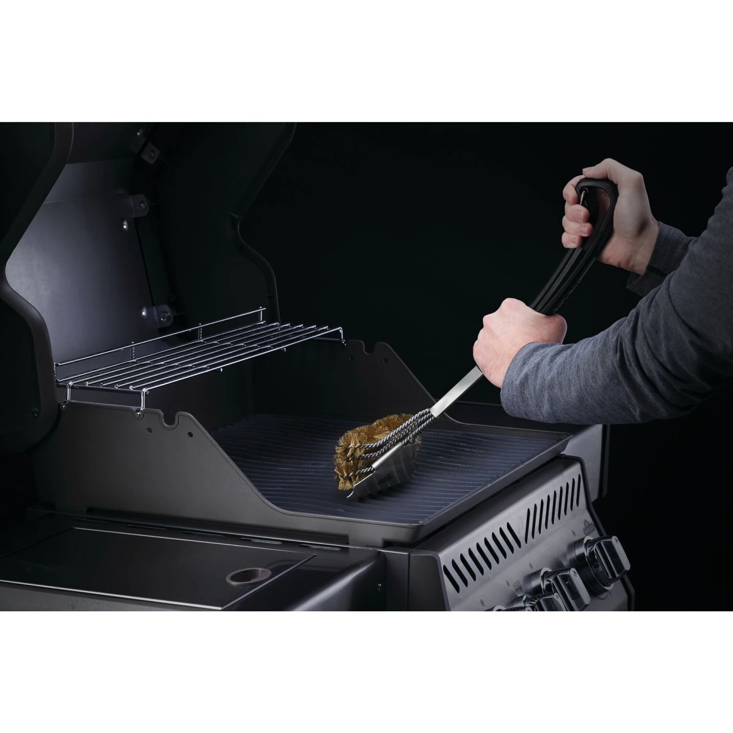 Napoleon Triple-Row Grill Brush With Brass Bristles 2 Napoleon Triple-Row Grill Brush With Brass Bristles - Image 2