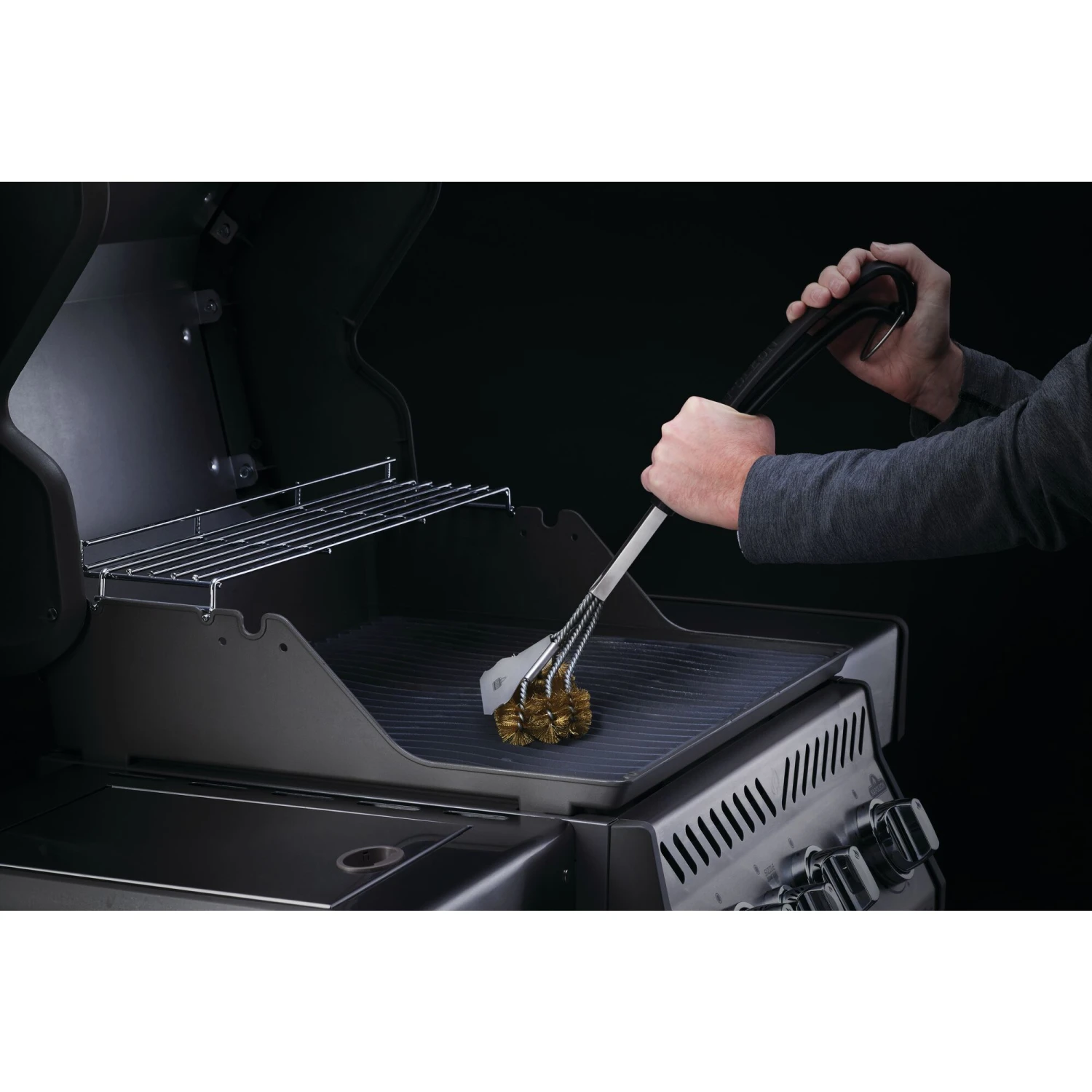 Napoleon Triple-Row Grill Brush With Brass Bristles 3 Napoleon Triple-Row Grill Brush With Brass Bristles - Image 3