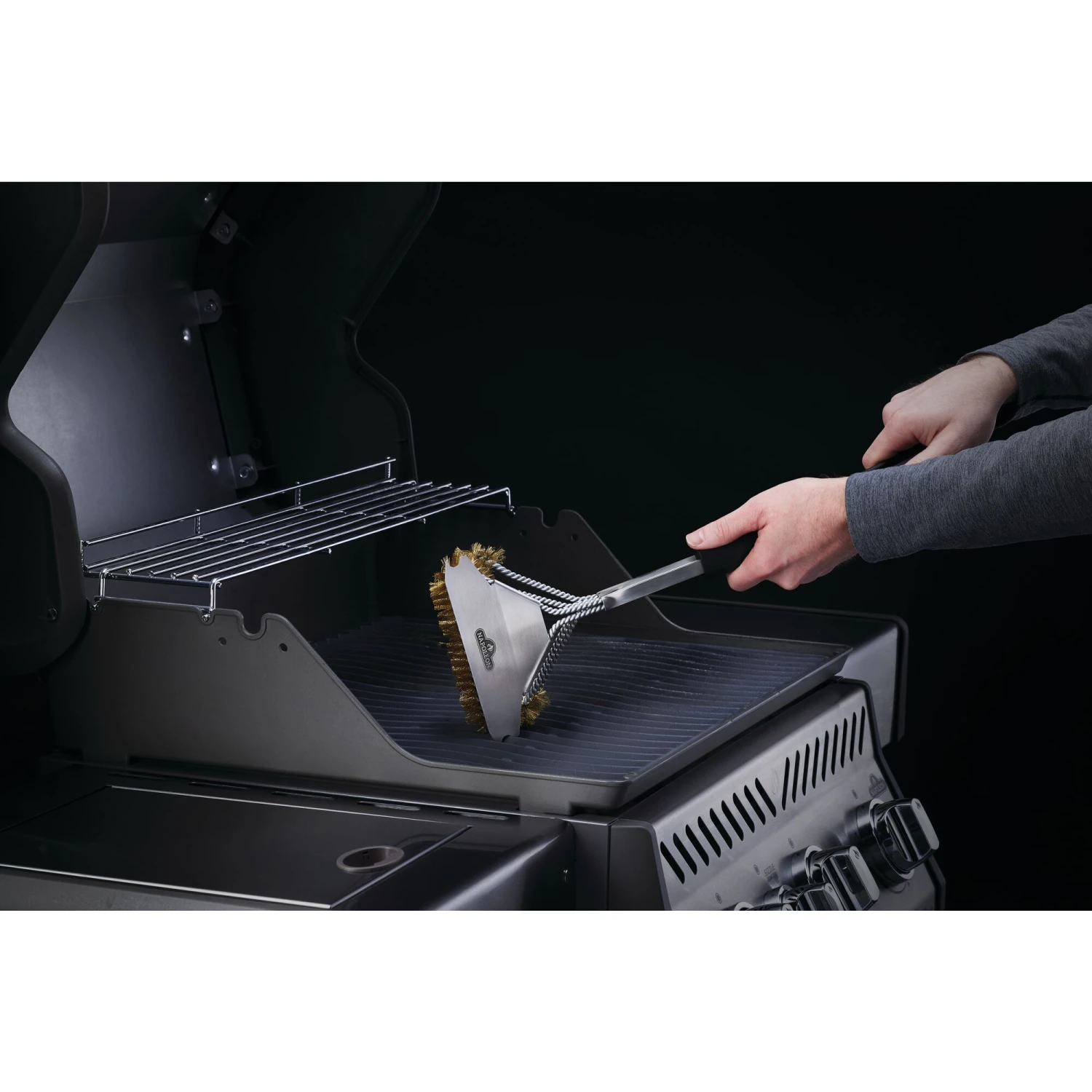 Napoleon Triple-Row Grill Brush With Brass Bristles 4 Napoleon Triple-Row Grill Brush With Brass Bristles - Image 4