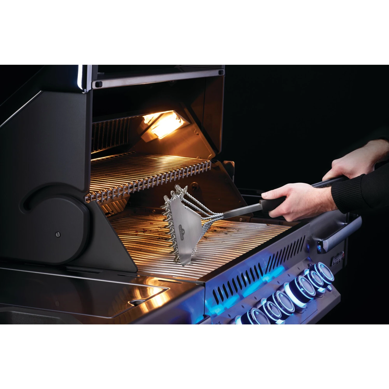 Napoleon Bristle-Free Triple-Row Grill Brush With Rolled Stainless Steel 4 Napoleon Bristle-Free Triple-Row Grill Brush With Rolled Stainless Steel - Image 4