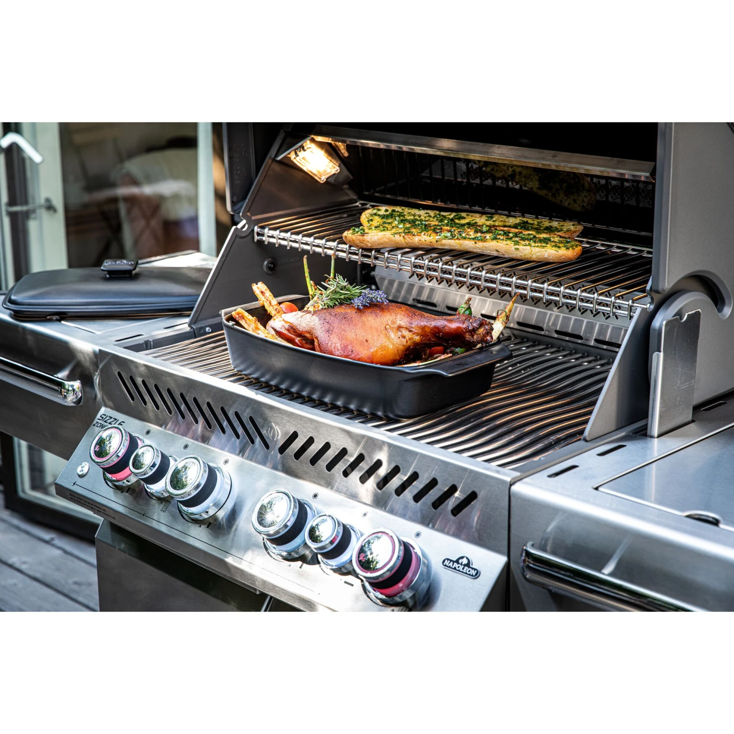 Napoleon Grills Hub -Napoleon Grills Hub Low Res JPG PRO500 3 with porcelain roastpan