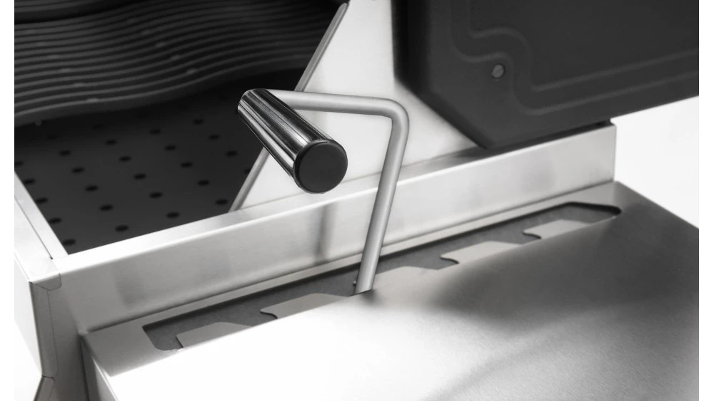 Napoleon PRO605CSS Charcoal Professional BBQ - Free Cover 5 Napoleon PRO605CSS Charcoal Professional BBQ - Free Cover - Image 5