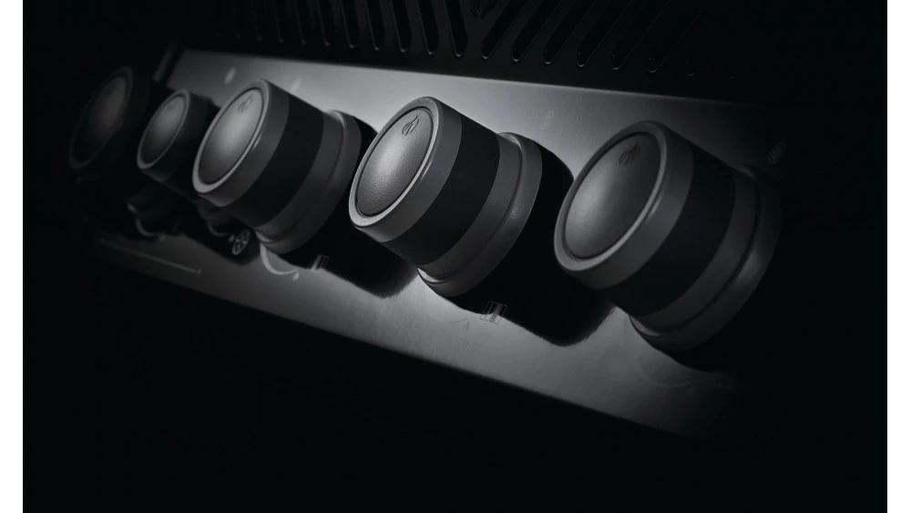 Napoleon Rogue R525PK-1-GB Gas BBQ - Free Cover & Accessories 6 Napoleon Rogue R525PK-1-GB Gas BBQ - Free Cover & Accessories - Image 6